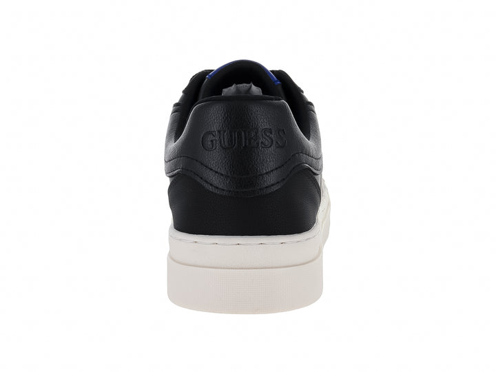 Tenis Guess negros con suela blanca y logotipo G blanco en el lateral.