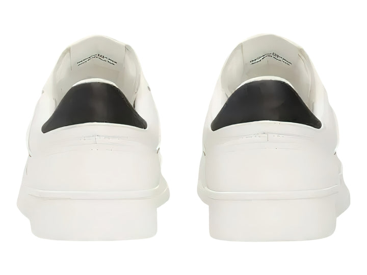 Tenis blancos de cuero Tommy Jeans con detalle negro en el talón y suela blanca.