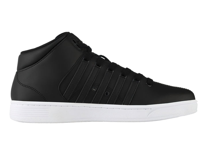 Tenis K-Swiss Court Pro Chukka color negro con suela blanca y diseño de corte alto.
