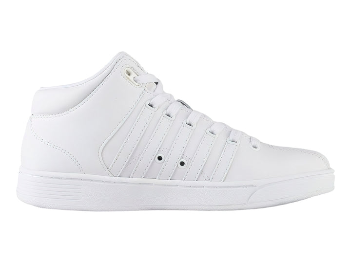 Tenis K-Swiss Court Pro Chukka en color blanco total con diseño de cuello alto y cordones.