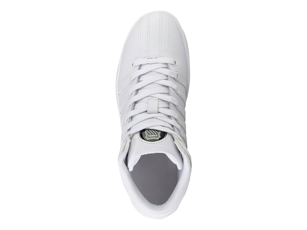 Tenis K-Swiss Court Pro Chukka en color blanco total con diseño de cuello alto y cordones.