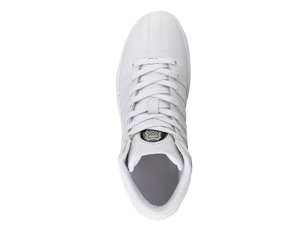 Tenis K-Swiss Court Pro Chukka en color blanco total con diseño de cuello alto y cordones.