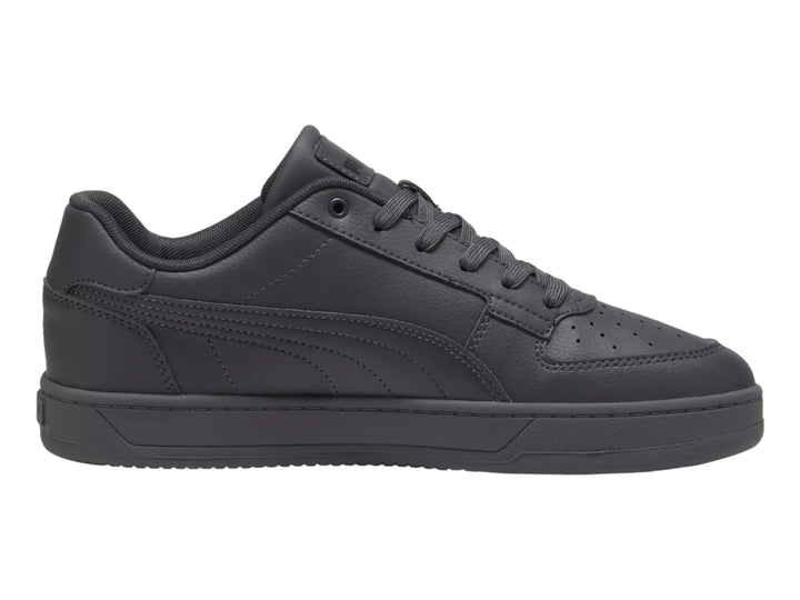 Tenis PUMA Caven 2.0 color gris oscuro con diseño monocromático y suela plana.