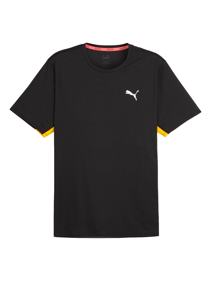 Camiseta deportiva PUMA de color negro con detalles amarillos en las mangas y logo blanco en el pecho.