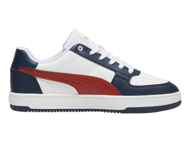 Tenis Puma Caven 2.0 color blanco con detalles en azul marino y franja roja lateral.