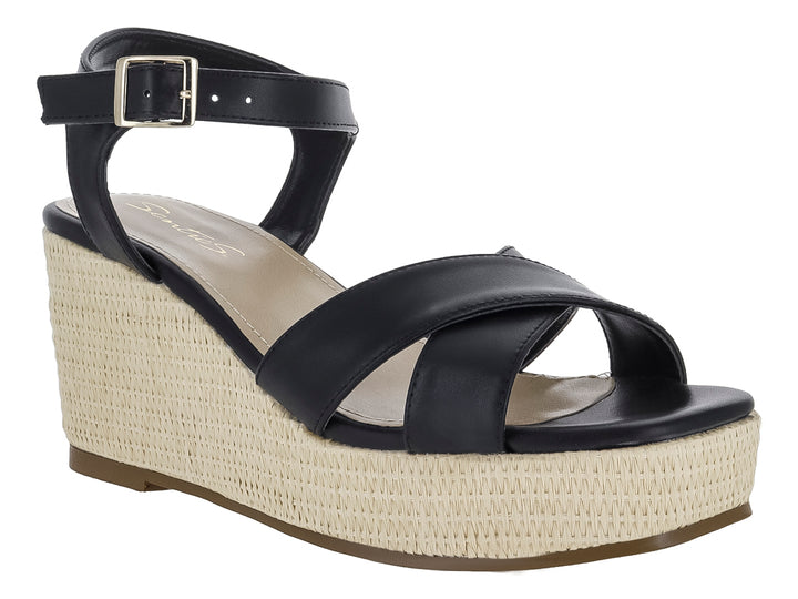 Sandalia de plataforma cuña color negro con base de yute beige y correa al tobillo.