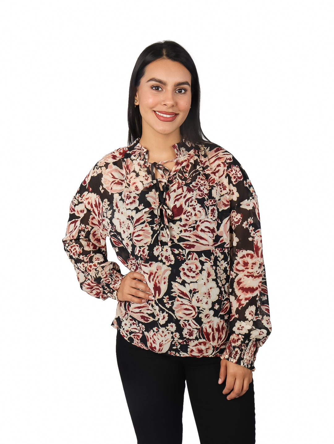 Blusa negra de manga larga con estampado floral en tonos blanco y rojo.