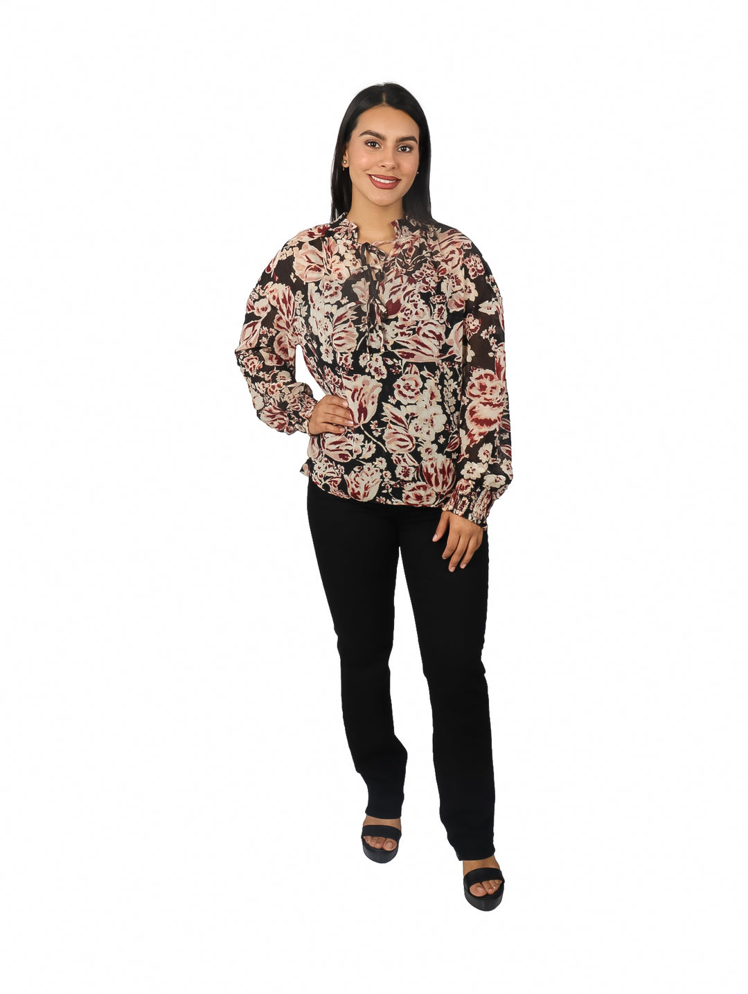 Blusa negra de manga larga con estampado floral en tonos blanco y rojo.