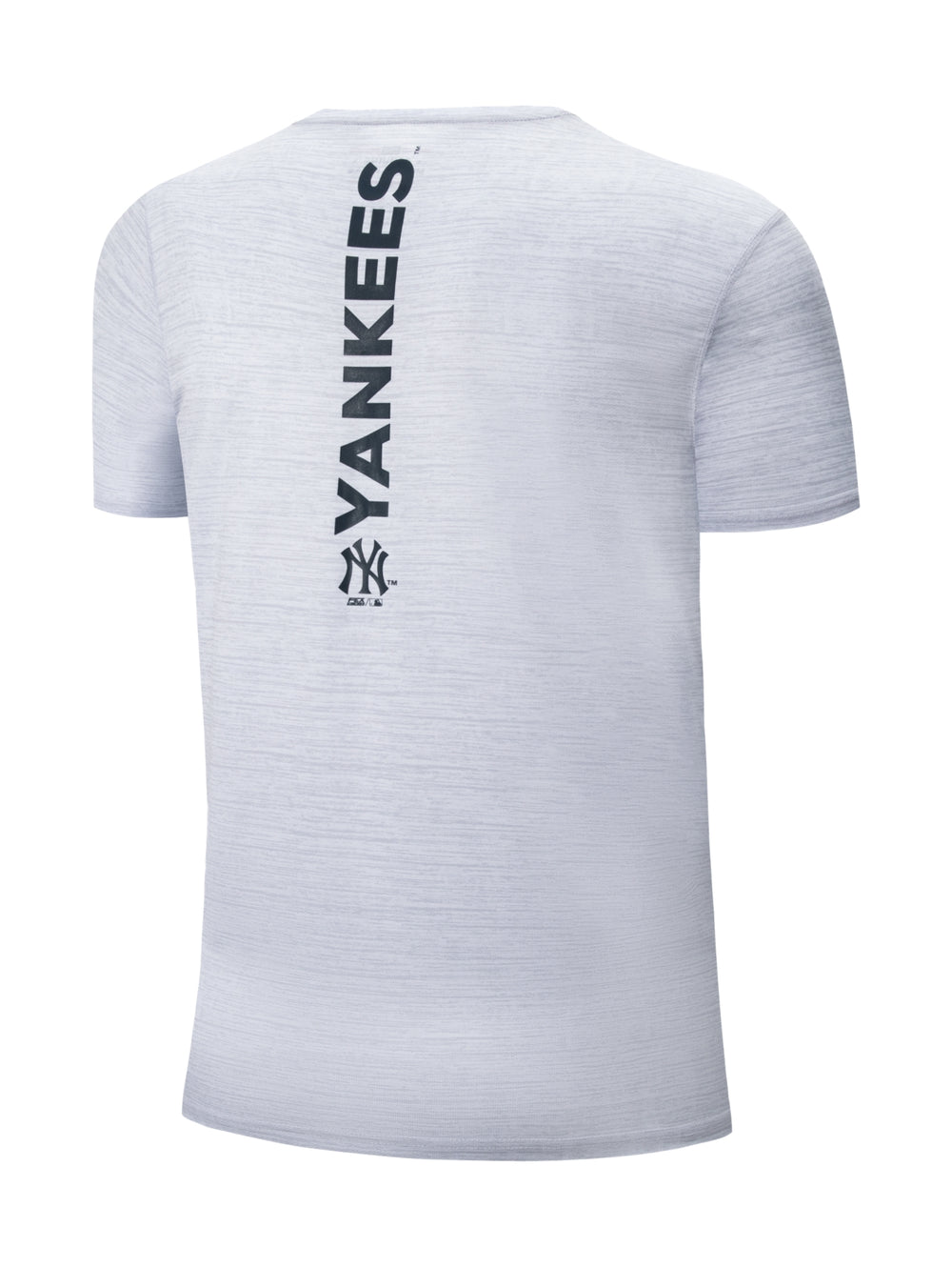 Camiseta deportiva blanca de manga corta con logo de los New York Yankees en el pecho.