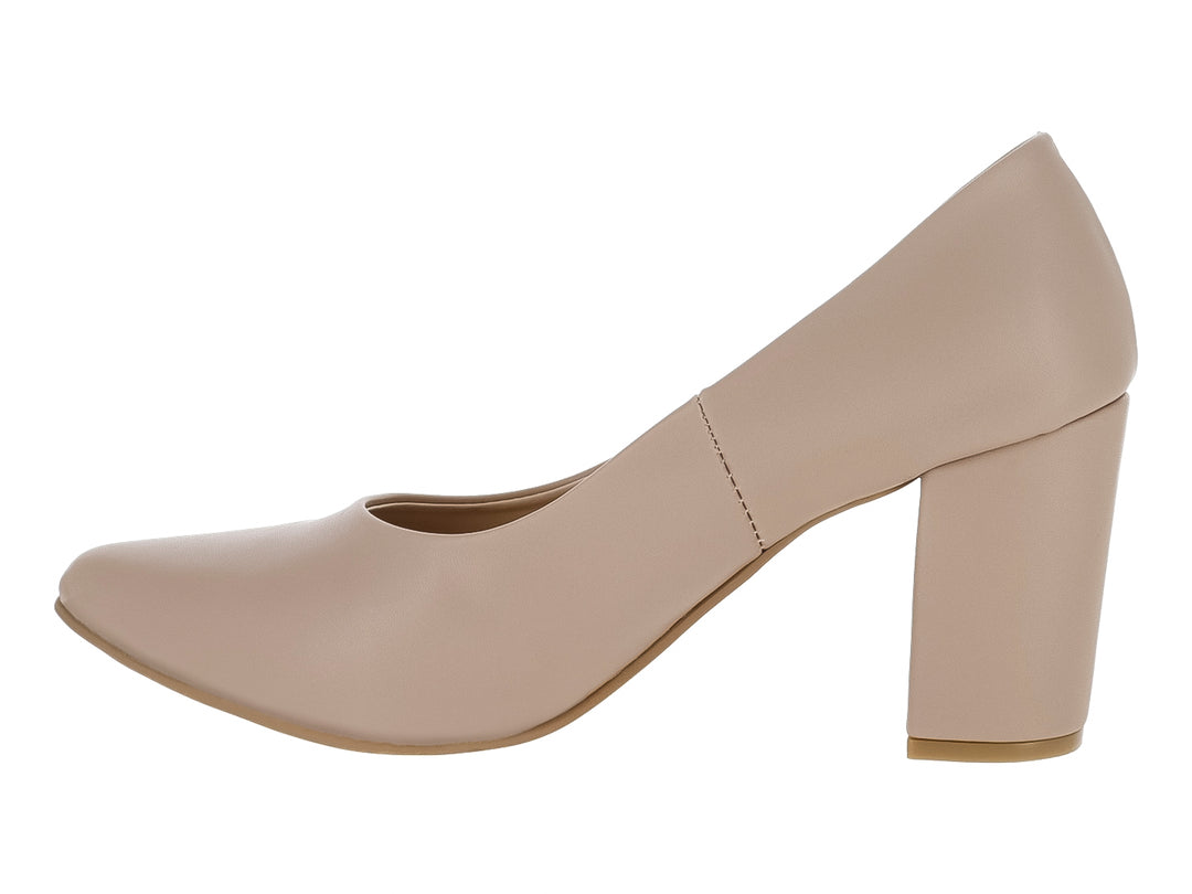Zapato de tacón grueso color maquillaje con punta almendrada y acabado mate para mujer.