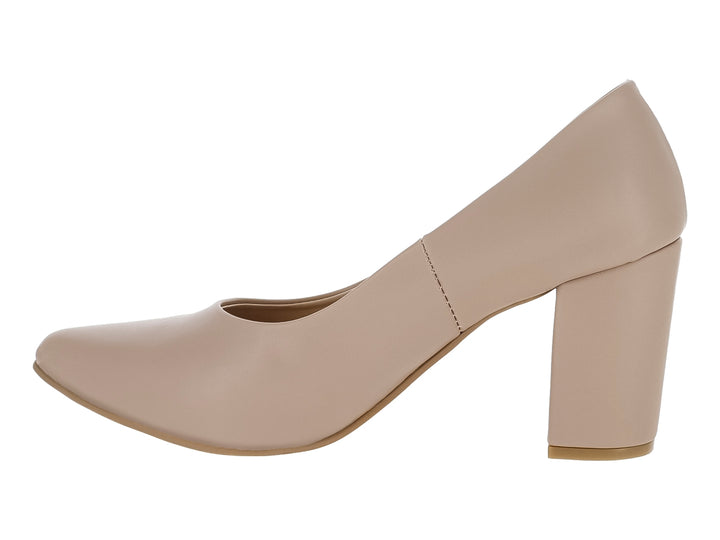 Zapato de tacón grueso color maquillaje con punta almendrada y acabado mate para mujer.