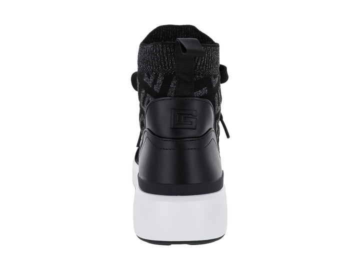 Tenis Guess de bota alta en color negro con suela blanca y detalles de tejido.
