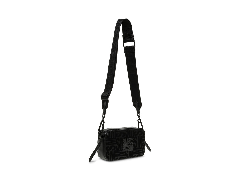 Bolsa de hombro pequeña Steve Madden en color negro con diseño de monograma en relieve y correa ajustable.