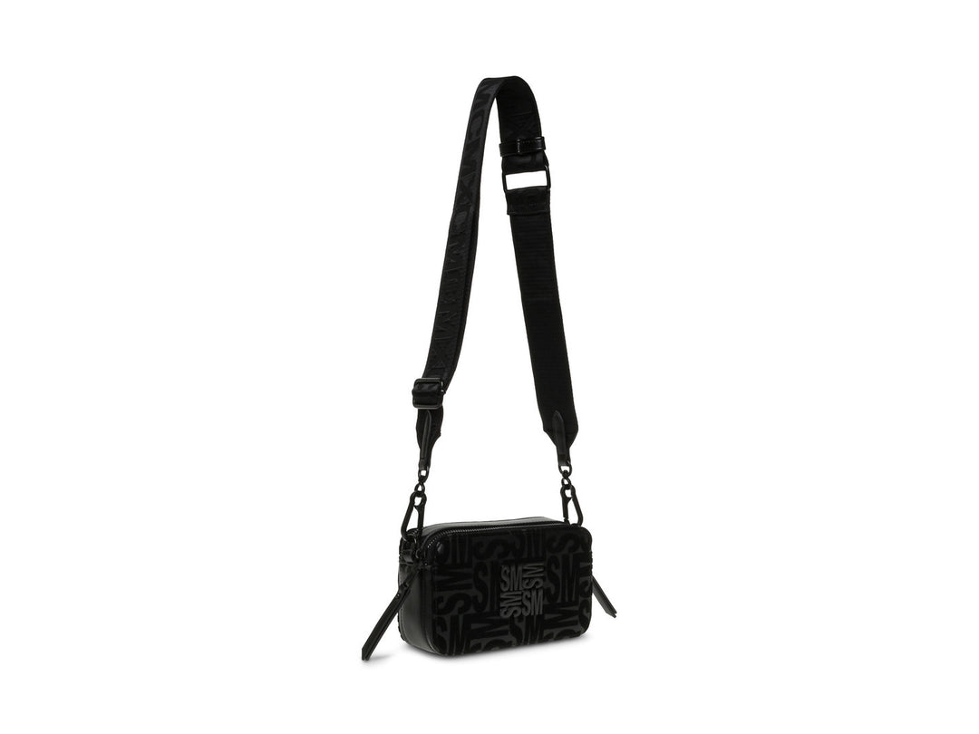 Bolsa de hombro pequeña Steve Madden en color negro con diseño de monograma en relieve y correa ajustable.