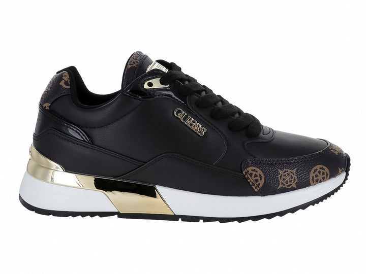 Tenis negros Guess con detalles dorados, suela blanca y estampado decorativo en la punta y talón.