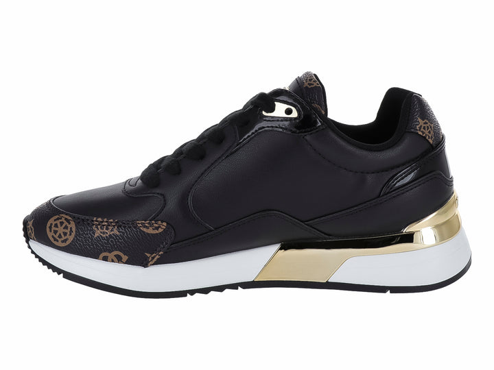 Tenis negros Guess con detalles dorados, suela blanca y estampado decorativo en la punta y talón.