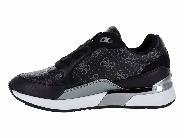 Tenis Guess color negro con detalles en plata y suela blanca para mujer.
