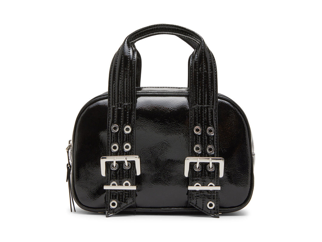 Bolso negro brillante de Steve Madden con asas superiores, correa de cadena y detalles de hebillas plateadas.