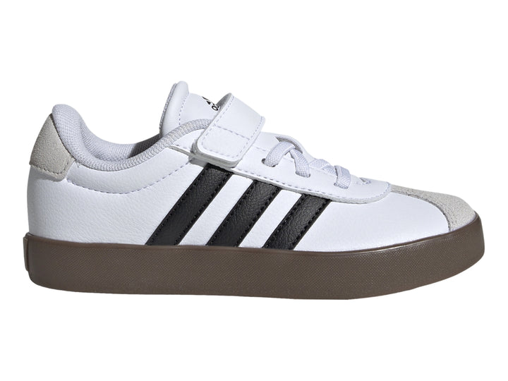 Tenis Adidas VL Court 3.0 blancos con tres franjas negras, cierre de velcro y suela color café.