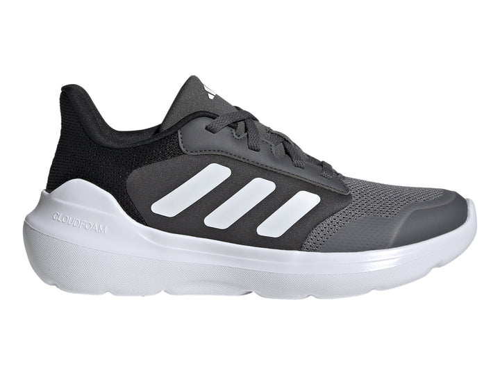 Tenis deportivos Adidas Tensaur Run 2.0 color gris con franjas y suela blanca.