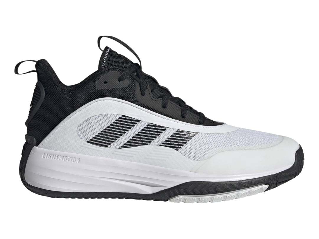 Tenis de baloncesto Adidas OwnTheGame 3.0 en colores blanco y negro con diseño deportivo.