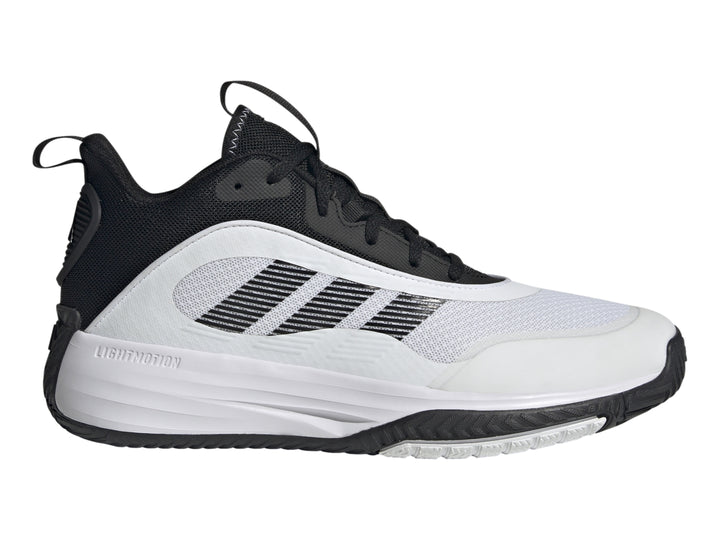 Tenis de baloncesto Adidas OwnTheGame 3.0 en colores blanco y negro con diseño deportivo.