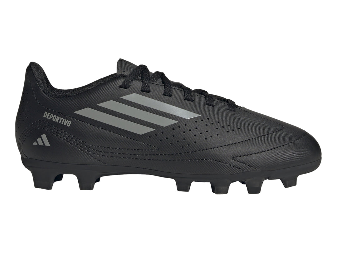 Zapato de fútbol Adidas color negro con tres franjas grises y suela de tacos.