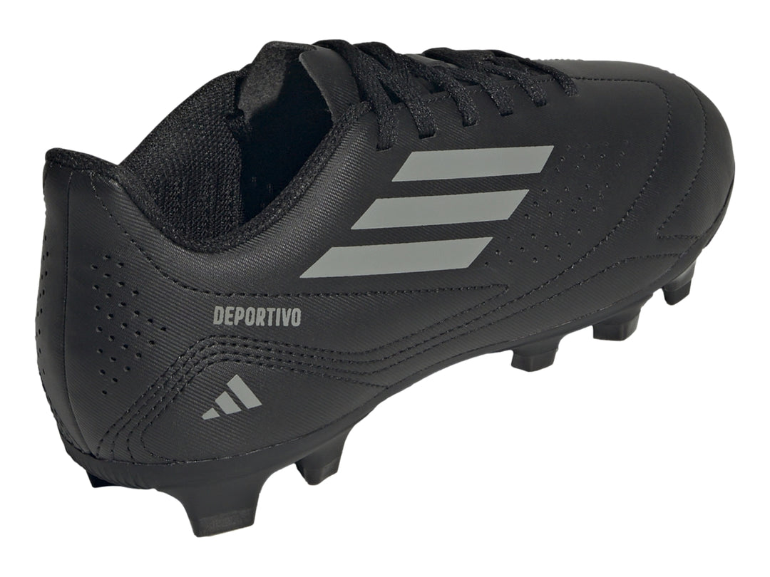 Zapato de fútbol Adidas color negro con tres franjas grises y suela de tacos.