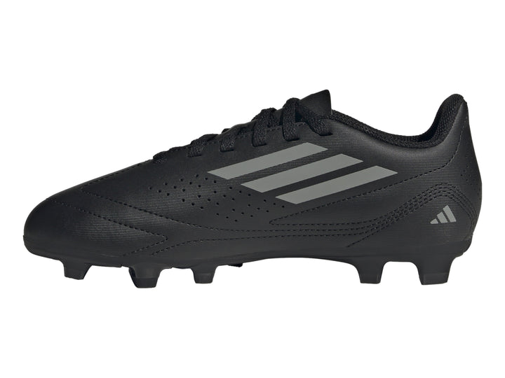 Zapato de fútbol Adidas color negro con tres franjas grises y suela de tacos.