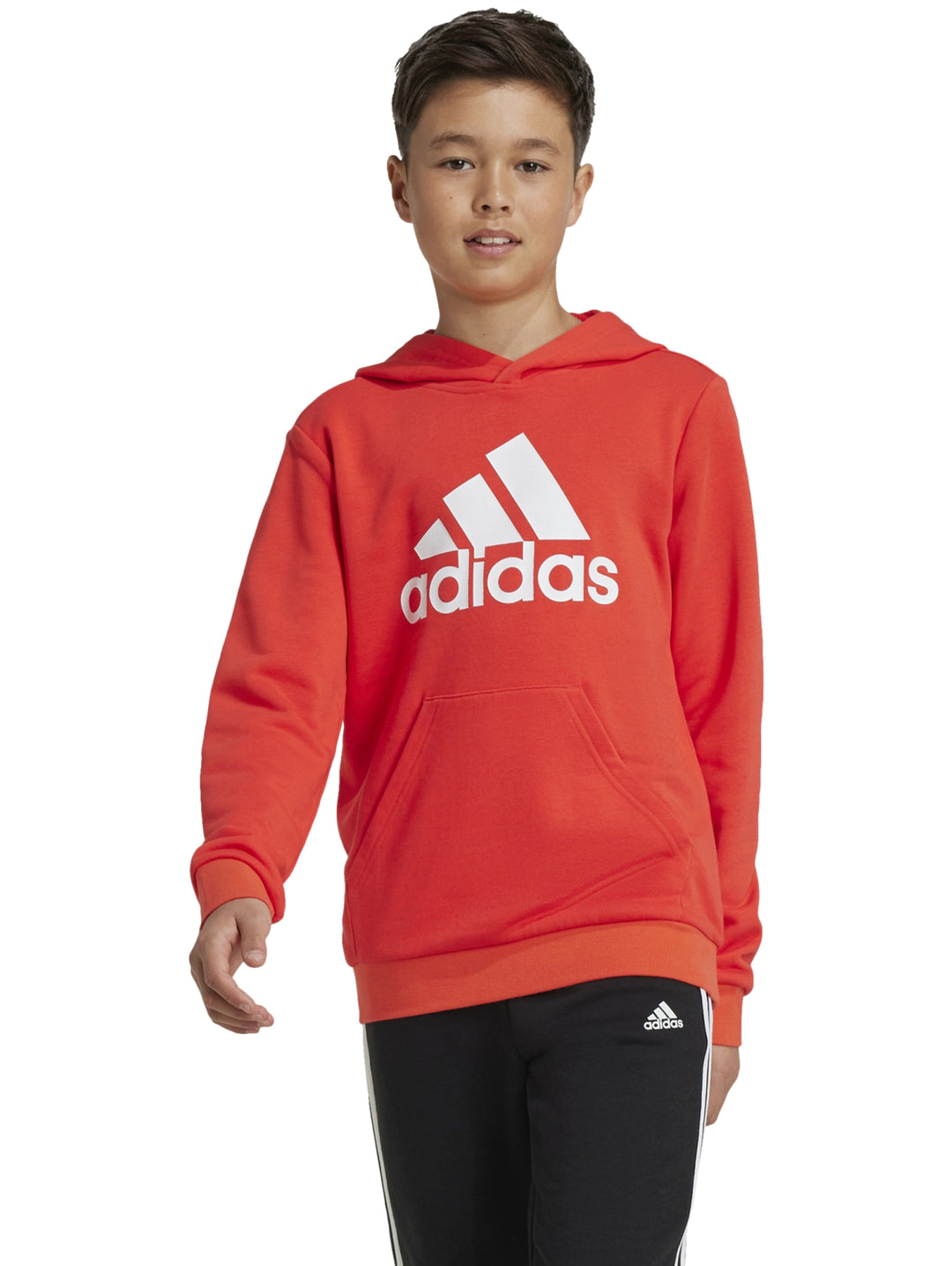 Sudadera roja Adidas con gorro y logo blanco grande en el pecho.