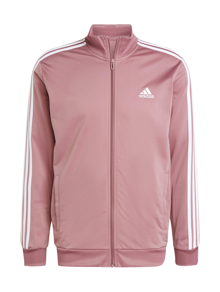 Hombre vistiendo conjunto deportivo Adidas de color rosa con tres franjas blancas laterales.