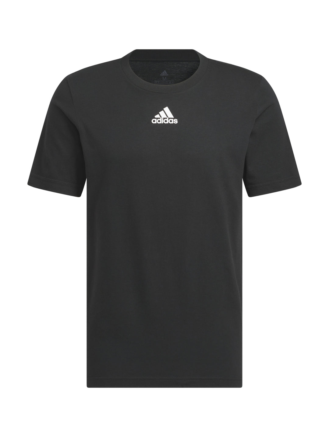 Hombre vistiendo camiseta negra de manga corta con logo pequeño de Adidas en el pecho.