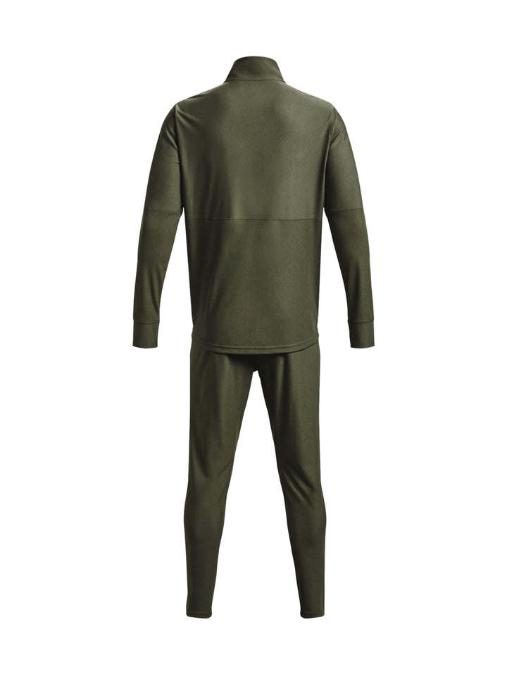 Conjunto deportivo Under Armour de color verde oliva compuesto por chaqueta con cierre y pantalón.