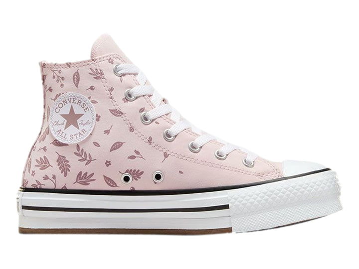 Tenis Converse rosa con estampado de hojas y suela de plataforma blanca.