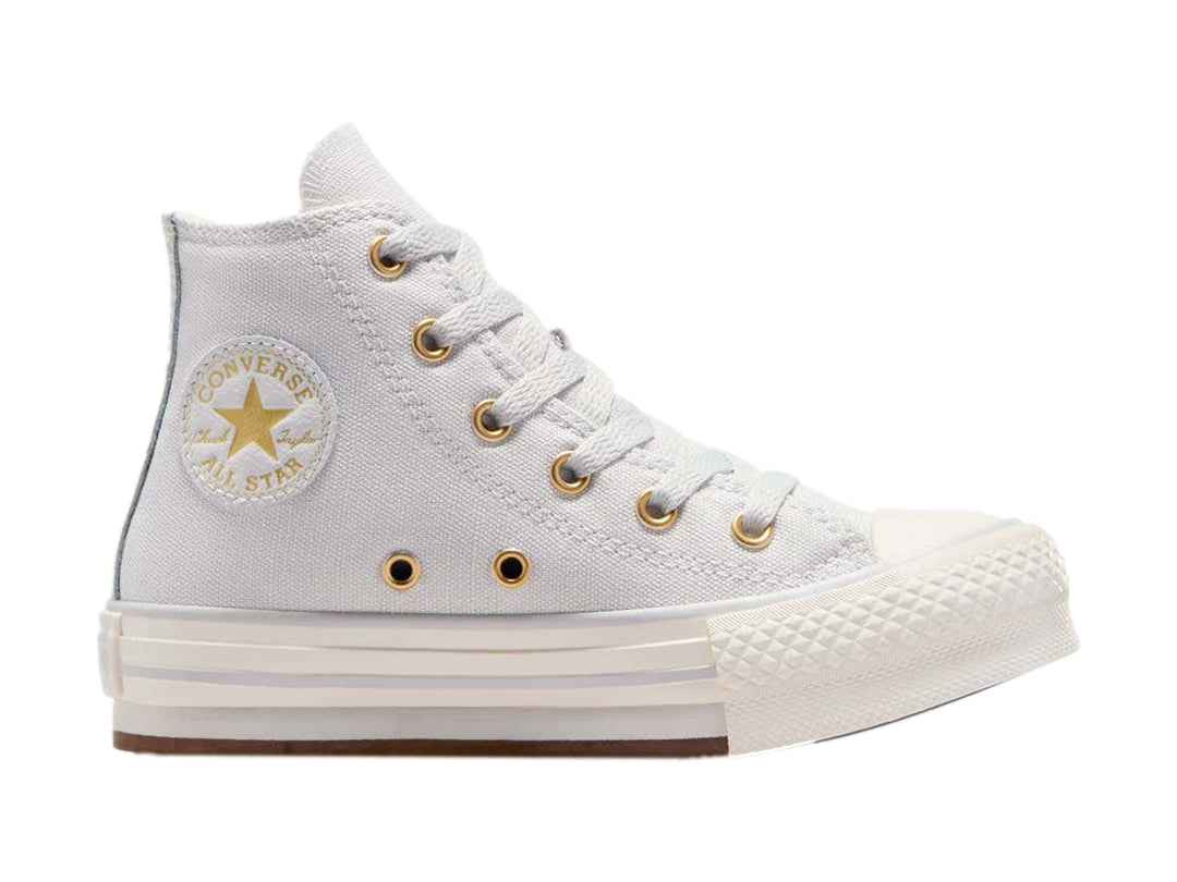 Tenis Converse Chuck Taylor All Star de bota alta en color gris claro con plataforma blanca y detalles dorados.