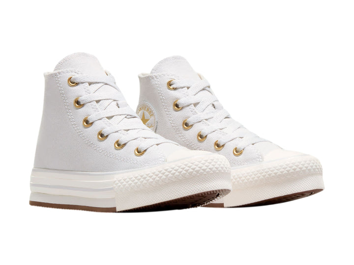 Tenis Converse Chuck Taylor All Star de bota alta en color gris claro con plataforma blanca y detalles dorados.