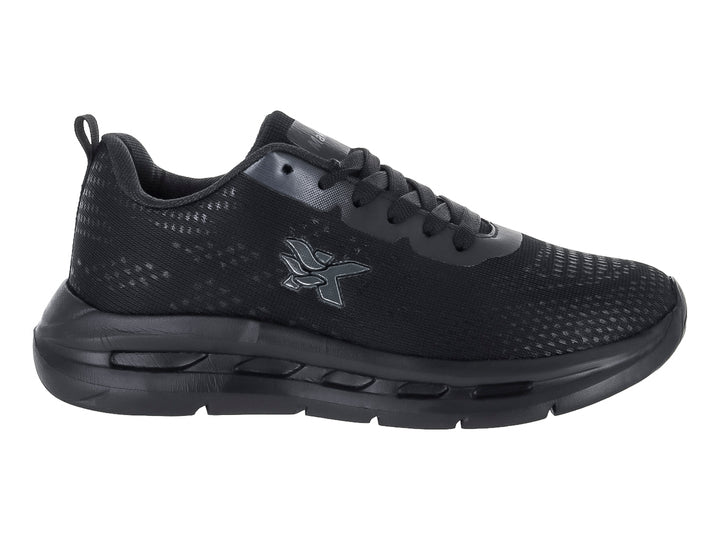 Tenis deportivos de color negro con malla transpirable y suela gruesa.