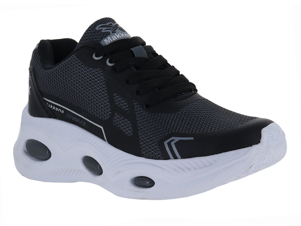 Zapato deportivo infantil color negro con suela blanca y detalles en gris.