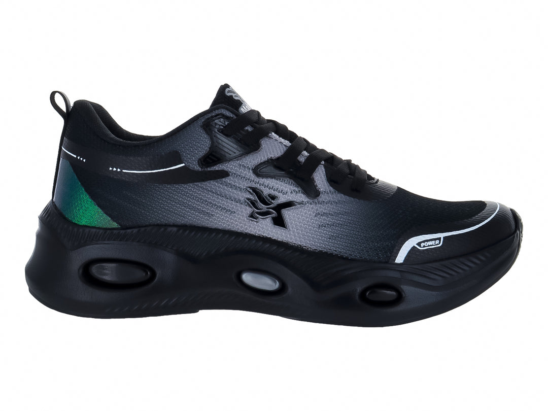 Tenis de baloncesto Makena color negro con detalles en verde y blanco.