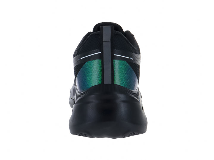 Tenis de baloncesto Makena color negro con detalles en verde y blanco.