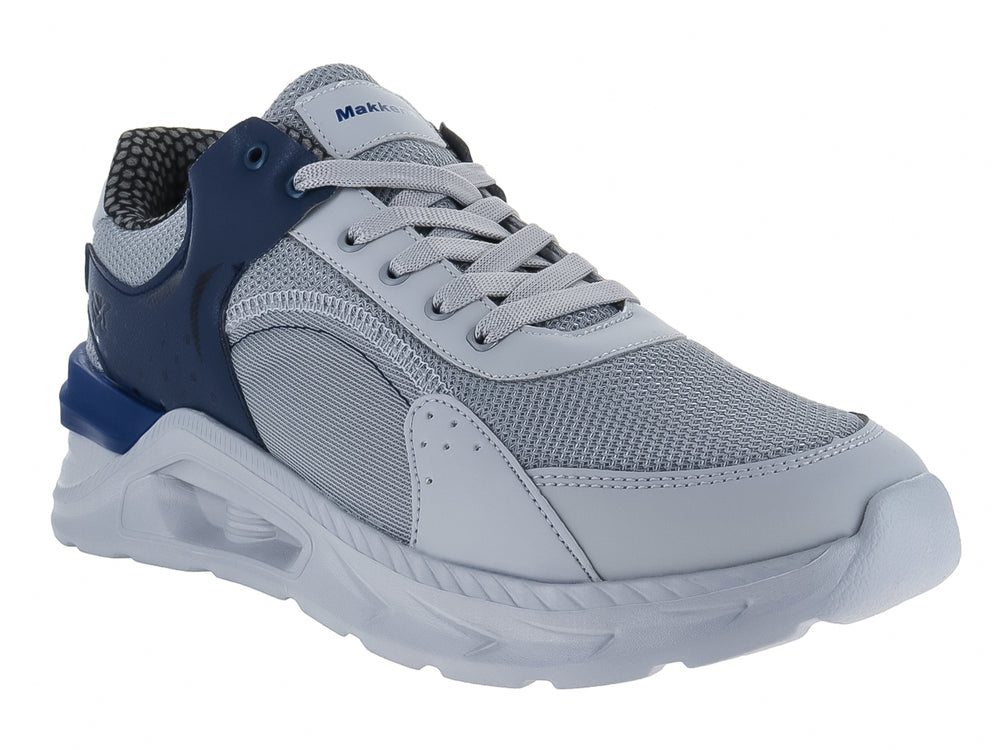 Tenis de baloncesto marca Makena en colores gris y azul marino con suela blanca gruesa.
