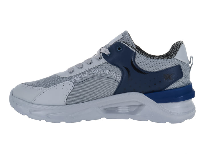 Tenis de baloncesto marca Makena en colores gris y azul marino con suela blanca gruesa.