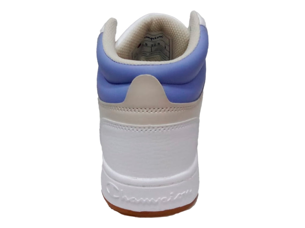 Tenis deportivos de corte alto en colores blanco, azul claro y beige con suela color goma.