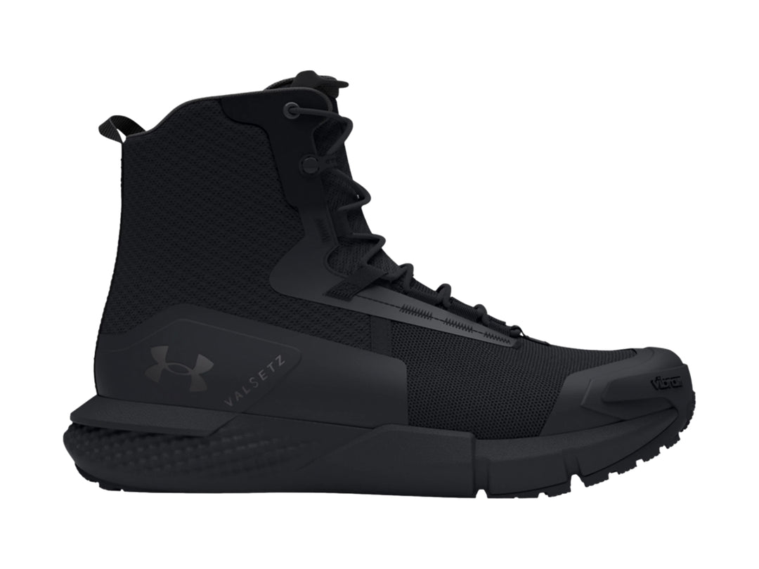 Bota deportiva Under Armour Charged Valsetz de color negro, diseño táctico con caña alta y suela resistente.