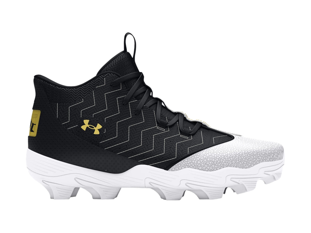 Zapato deportivo Under Armour Harper 9 en color negro y blanco con suela de tacos blanca.