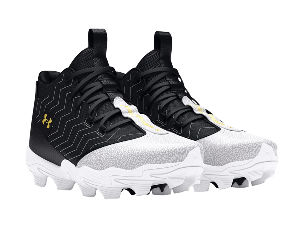 Zapato deportivo Under Armour Harper 9 en color negro y blanco con suela de tacos blanca.