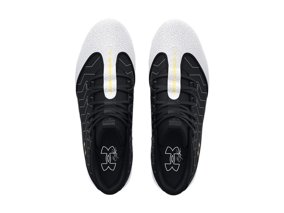 Zapato deportivo Under Armour Harper 9 en color negro y blanco con suela de tacos blanca.