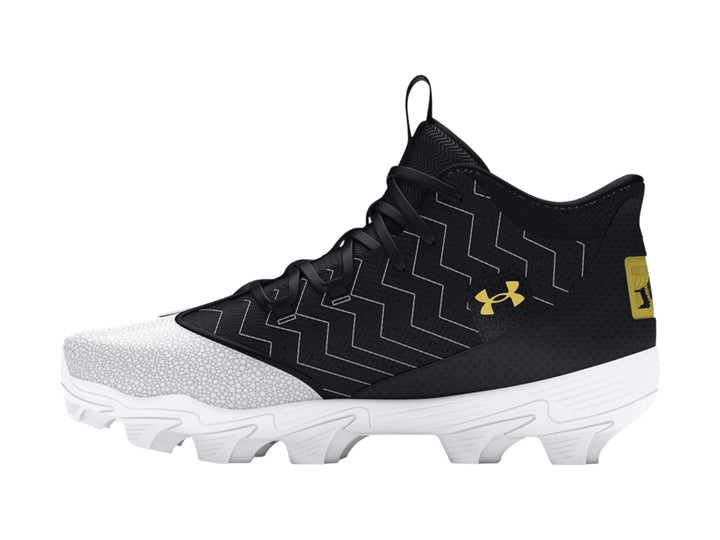 Zapato deportivo Under Armour Harper 9 en color negro y blanco con suela de tacos blanca.