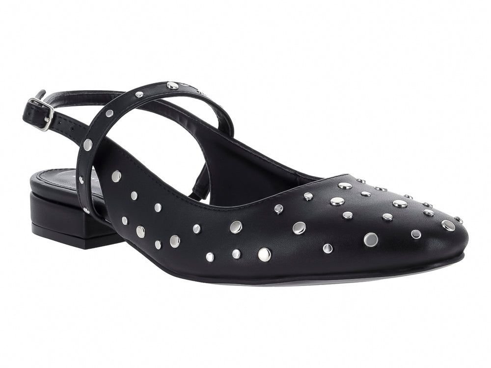 Zapato plano negro para mujer con correa y detalles de estoperoles plateados.
