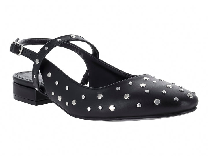 Zapato plano negro para mujer con correa y detalles de estoperoles plateados.